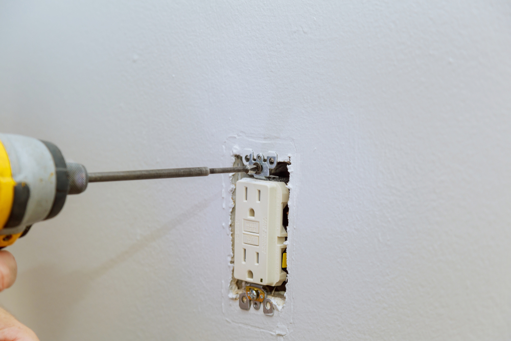 7 Signs Your Electric Outlets Might Need Replacement